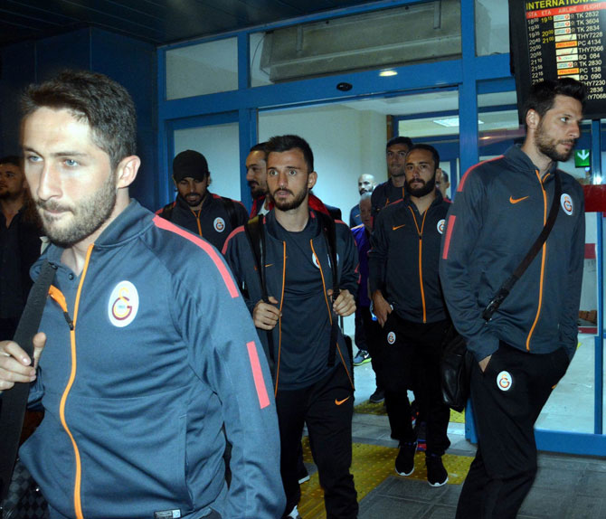 galatasaraya-trabzonda-genis-guvenlik-onlemi-2.jpg galatasaraya-trabzonda-genis-guvenlik-onlemi-2.jpg