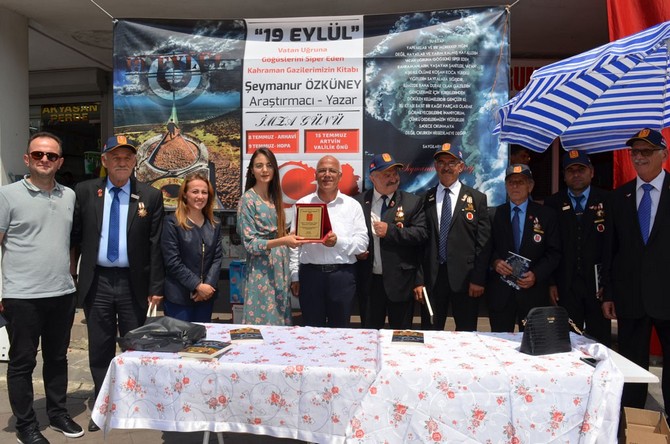 genc-arastirmaci-yazar-seymanur-ozkuneyin-19-eylul-isimli-ikinci-kitabi-cikti-(2).jpg