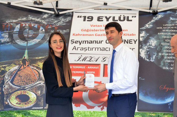 genc-arastirmaci-yazar-seymanur-ozkuneyin-19-eylul-isimli-ikinci-kitabi-cikti-(3).jpg