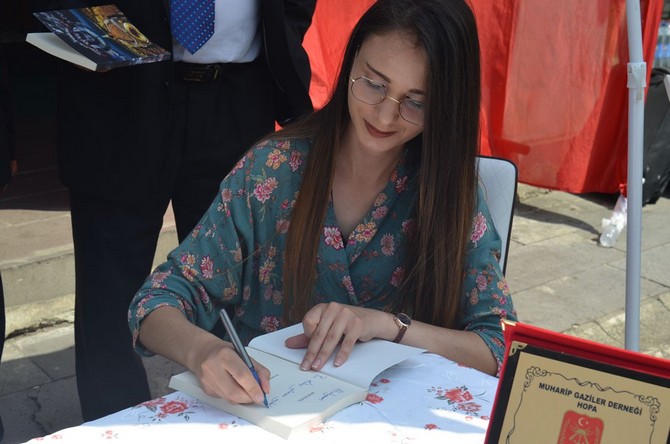 genc-arastirmaci-yazar-seymanur-ozkuneyin-19-eylul-isimli-ikinci-kitabi-cikti-(4).jpg