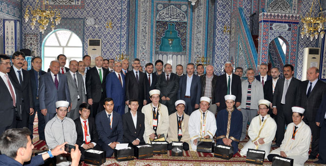 genc-hatipler-minberde-hutbe-okuma-yarismasi6.jpg