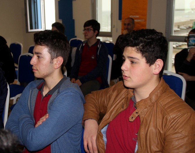 gencler-arasinda-internet-bagimliligi---farkinda-miyiz-projesi-samsunda-basladi-(2).jpg