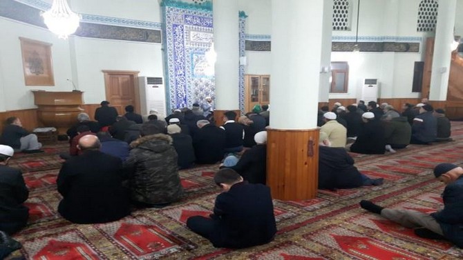gencler-sabah-namazinda-saribaslar-camiinde-bulustu-(4).jpg