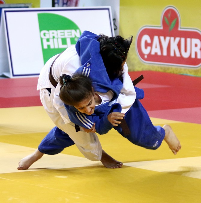 gencler-turkiye-judo-sampiyonasi-rize’de-basladi-(2).jpg