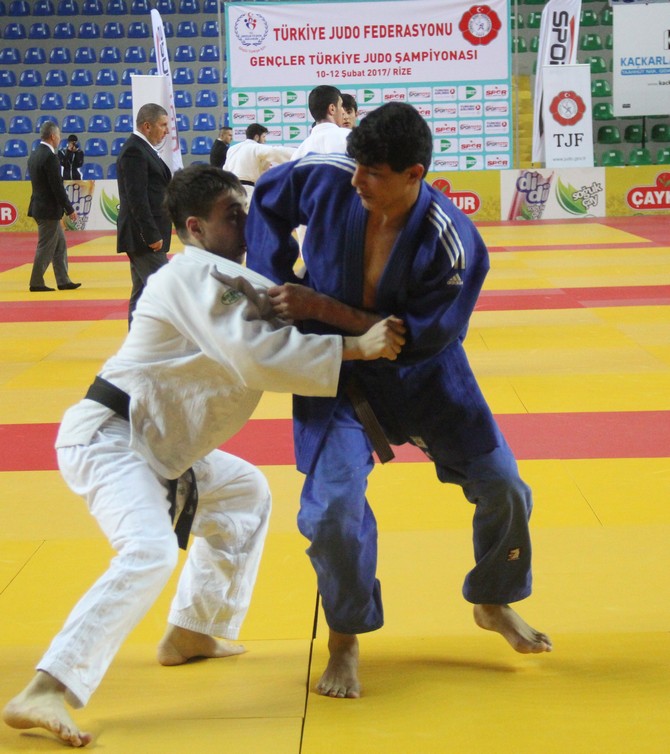 gencler-turkiye-judo-sampiyonasi-rizede-devam-ediyor-(2).jpg