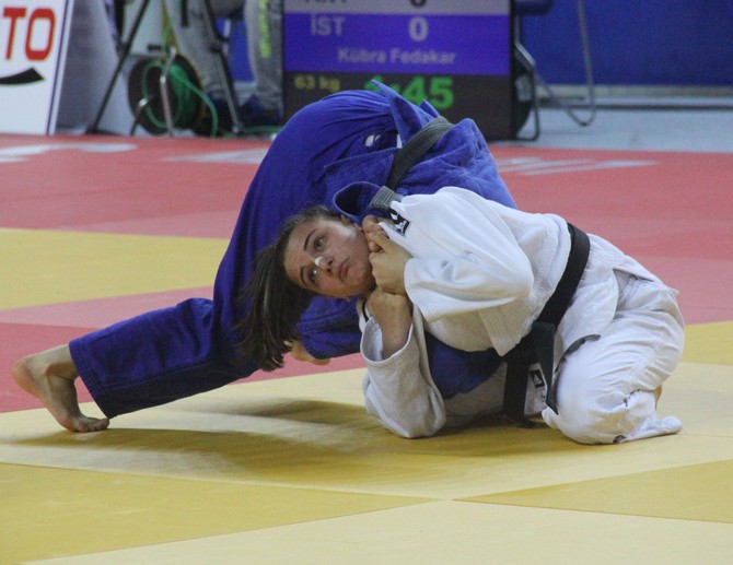 gencler-turkiye-judo-sampiyonasi-rizede-devam-ediyor-(4).jpg