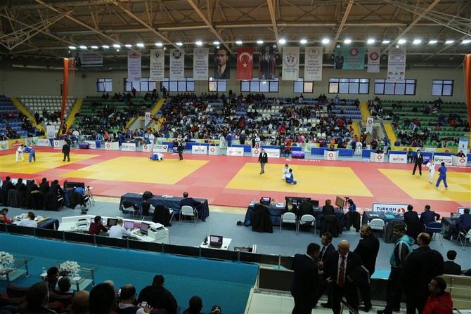 gencler-turkiye-judo-sampiyonasi-rizede-devam-ediyor-(8).jpg