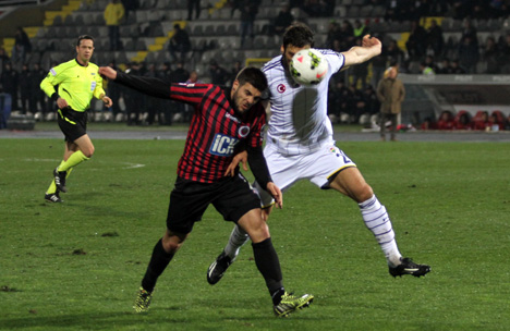 genclerbirligi-fenerbahce-maci-3.jpg genclerbirligi-fenerbahce-maci-3.jpg