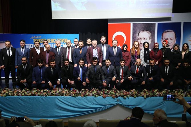 genclik-ve-spor-bakani-osman-askin-bak,-ak-parti-rize-il-genclik-kollari-kongresine-katildi.jpg