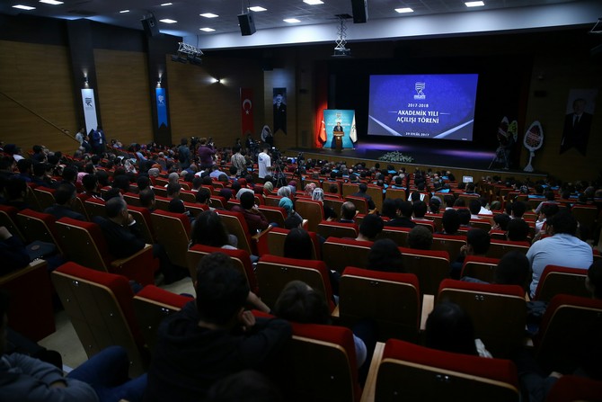 genclik-ve-spor-bakani-osman-askin-bak,-recep-tayyip-erdogan-universitesi-akademik-yil-acilisina-katildi-(5).jpg