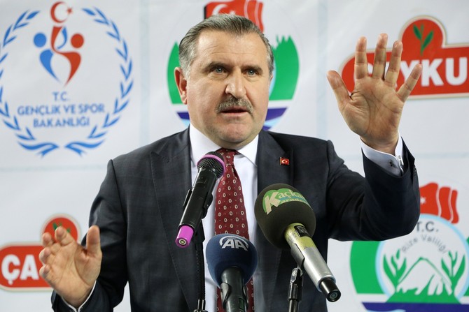 genclik-ve-spor-bakani-osman-askin-bak,-rizede-(2).jpg
