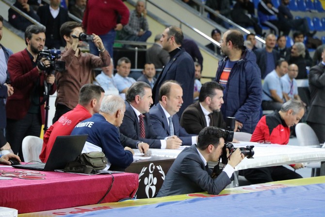 genclik-ve-spor-bakani-osman-askin-bak,-rizede-(4).jpg