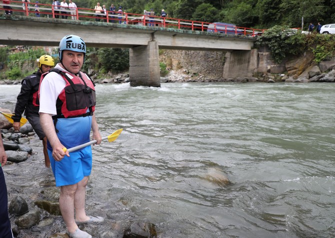 genclik-ve-spor-bakani-osman-askin-bak,-rizenin-ardesen-ile-camlihemsin-ilceleri-arasindaki-firtina-vadisinde-rafting-yapti-(1).jpg
