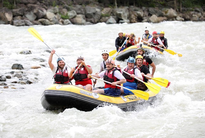 genclik-ve-spor-bakani-osman-askin-bak,-rizenin-ardesen-ile-camlihemsin-ilceleri-arasindaki-firtina-vadisinde-rafting-yapti-(14).jpg
