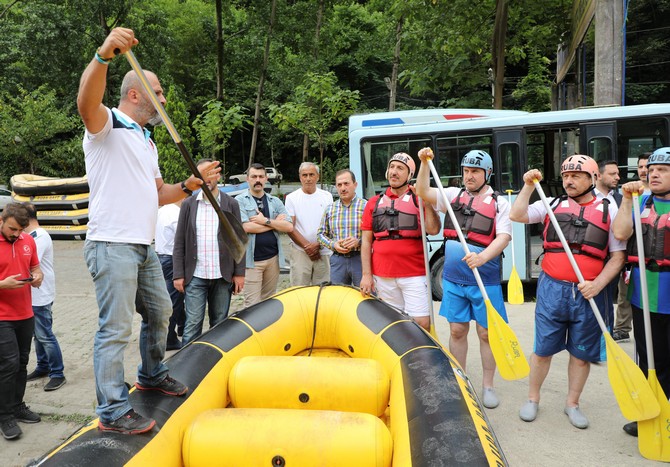 genclik-ve-spor-bakani-osman-askin-bak,-rizenin-ardesen-ile-camlihemsin-ilceleri-arasindaki-firtina-vadisinde-rafting-yapti-(2).jpg