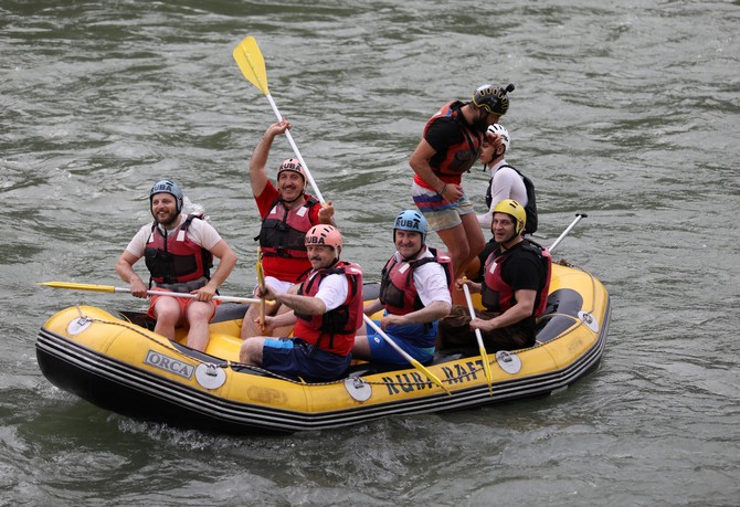 genclik-ve-spor-bakani-osman-askin-bak,-rizenin-ardesen-ile-camlihemsin-ilceleri-arasindaki-firtina-vadisinde-rafting-yapti-(3).jpg