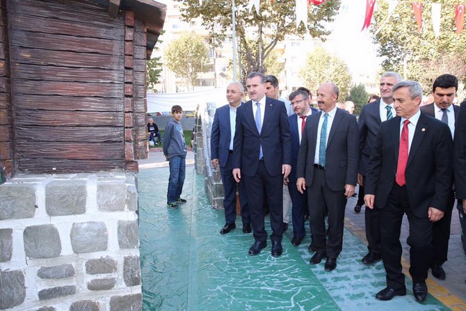 genclik-ve-spor-bakani-osman-askin-bak,-sultangazi-hamsi-festivali’nin-acilisina-katildi-(1).jpg