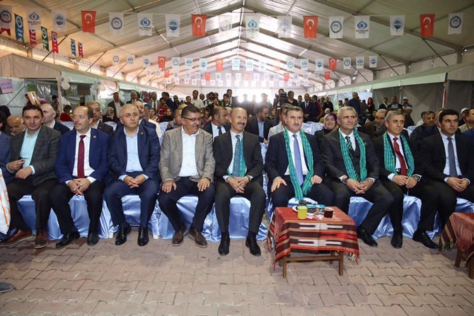 genclik-ve-spor-bakani-osman-askin-bak,-sultangazi-hamsi-festivali’nin-acilisina-katildi-(3).jpg