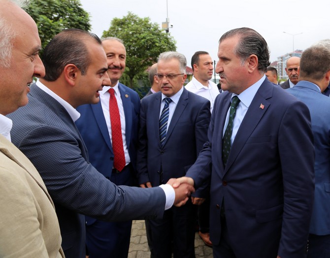 genclik-ve-spor-bakani-osman-askin-bak-rizede-(3).jpg