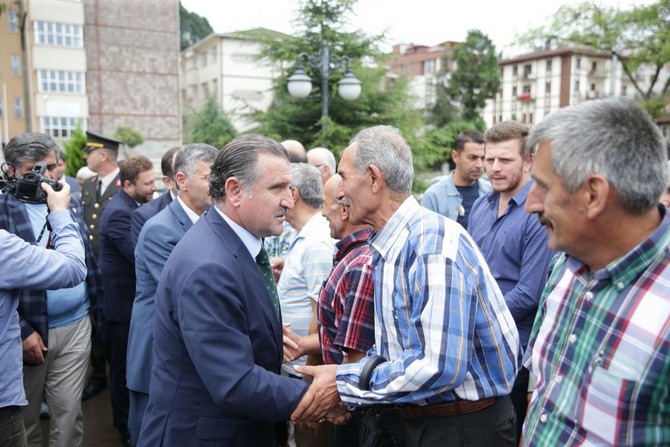genclik-ve-spor-bakani-osman-askin-bak-rizede-(9).jpg