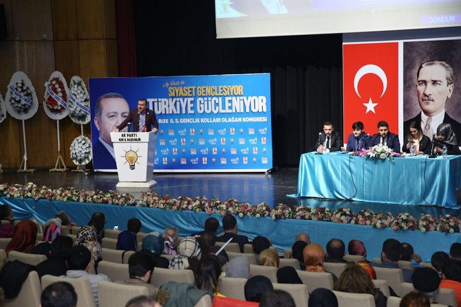 genclik-ve-spor-bakani-osman-askin-bak-rizede-ismail-kahraman-kultur-merkezinde-duzenlenen-ak-parti-rize-5.-il-genclik-kollari-kongresine-katildi-(8).jpg