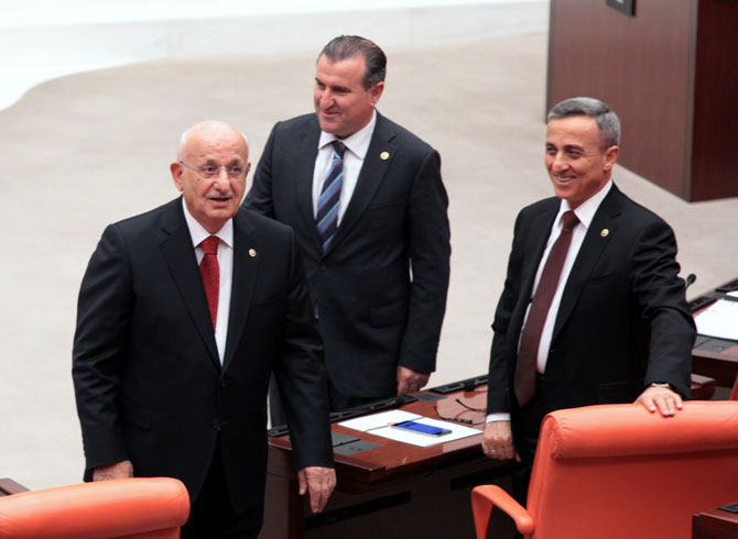genel-kurul-salonuna-ilk-ismail-kahraman-girdi-2.jpg genel-kurul-salonuna-ilk-ismail-kahraman-girdi-2.jpg