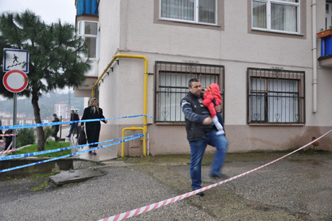 giresun’da-heyelan-nedeniyle-tedbir-olarak-bir-bina-bosaltildi1.jpg