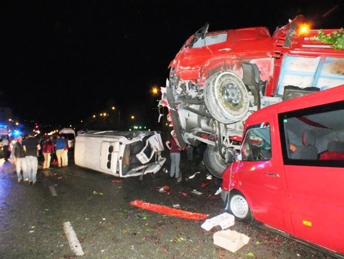 giresun’da-kamyon-minibus-duragina-girdi-1-yarali-1.jpg giresun’da-kamyon-minibus-duragina-girdi-1-yarali-1.jpg