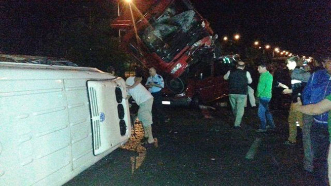 giresun’da-kamyon-minibus-duragina-girdi-1-yarali-2.jpg giresun’da-kamyon-minibus-duragina-girdi-1-yarali-2.jpg