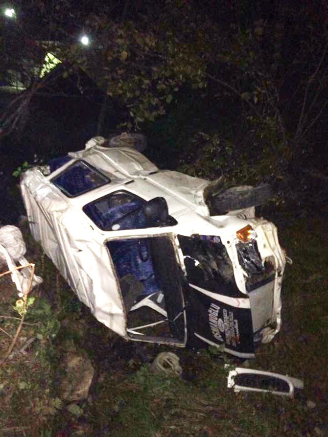 giresun’da-minibus-ucuruma-devrildi-1-olu-5-yarali.jpg