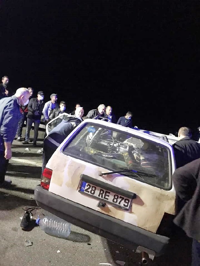 giresun’un-gorele-ilcesinde-iki-aracin-kafa-kafaya-carpistigi-kazada-2-kisi-hayatini-kaybetti,-2-kisi-yaralandi-(2).jpg