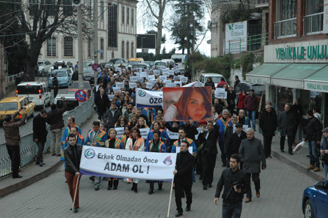 giresun-universitesi-ogretim-gorevlileri-ozgecan-icin-yurudu4.jpg