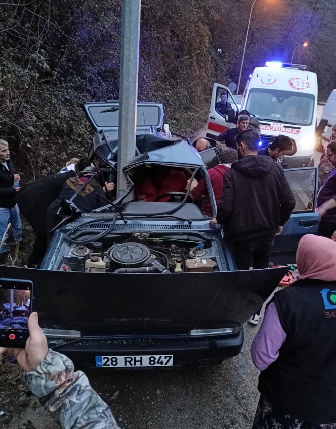 giresunda-direge-carpan-otomobildeki-1-kisi-oldu-2-kisi-yaralandi-1.jpg