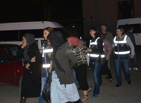 giresunda-fuhus-operasyonu-9-gozalti-2.jpg giresunda-fuhus-operasyonu-9-gozalti-2.jpg