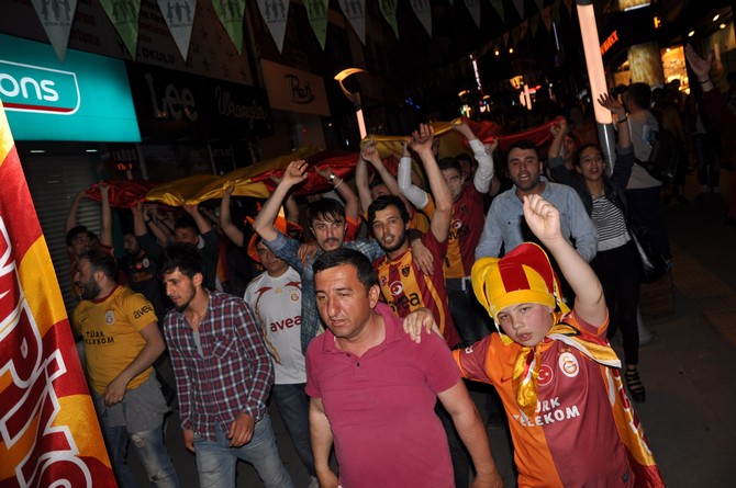 giresunda-galatasaray-taraftari-birbirine-girdi-(3).jpg