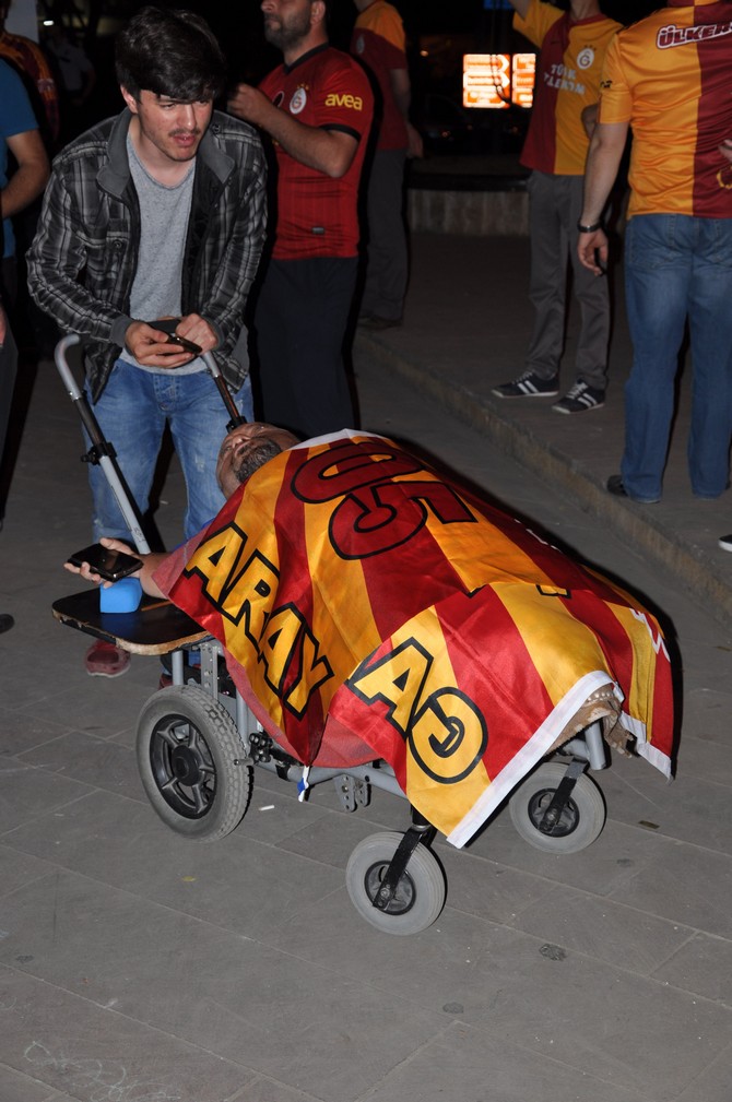 giresunda-galatasaray-taraftari-birbirine-girdi-(5).jpg