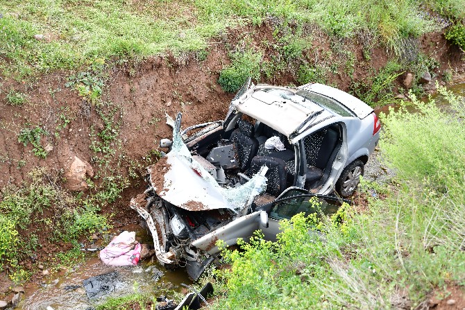 giresunda-otomobil-dere-yatagina-devrildi-3-yarali-(2).jpg
