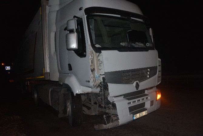 giresunda-otomobil-ile-tir-carpisti-1-olu,-1-yarali-(4).jpg