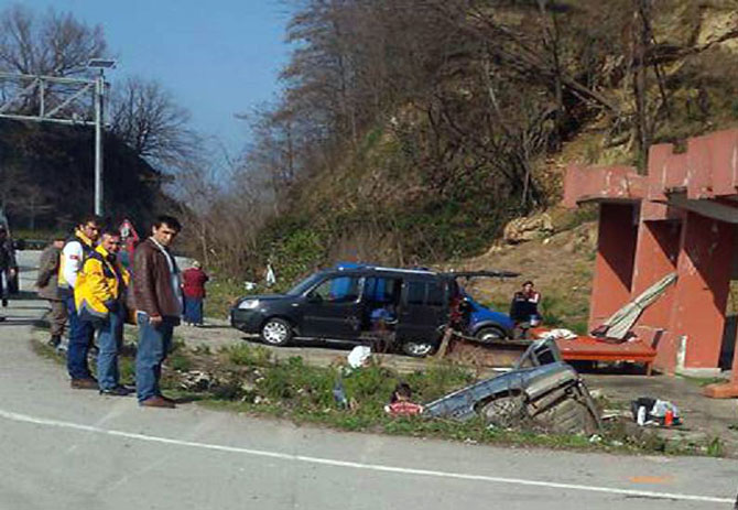 giresunda-trafik-kazasi-1-olu-2-yarali-1.jpg giresunda-trafik-kazasi-1-olu-2-yarali-1.jpg