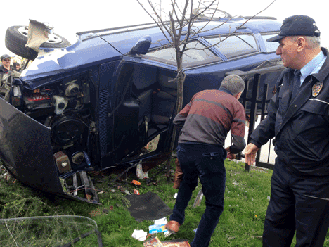 giresunda-trafik-kazasi-1-yarali-1.gif