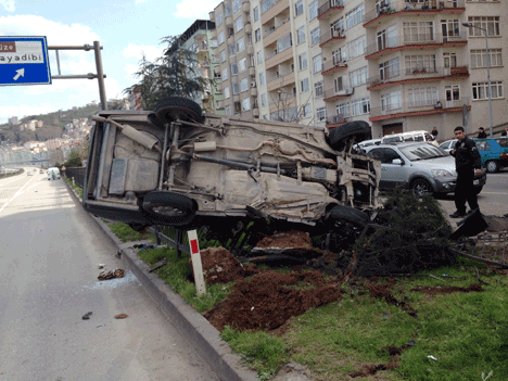 giresunda-trafik-kazasi-1-yarali-2.gif