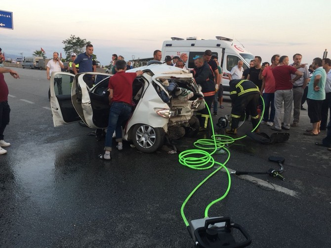 giresunda-trafik-kazasi-2-olu,-12-yarali-(10).jpg