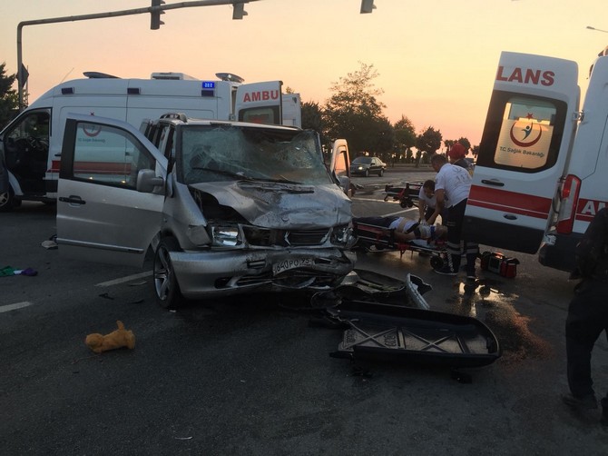giresunda-trafik-kazasi-2-olu,-12-yarali-(11).jpg