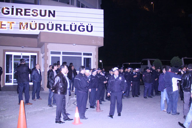 giresundaki-olaylar-jandarma-ve-cevik-kuvvet-mudehalesiyle-son-buldu10.jpg giresundaki-olaylar-jandarma-ve-cevik-kuvvet-mudehalesiyle-son-buldu10.jpg