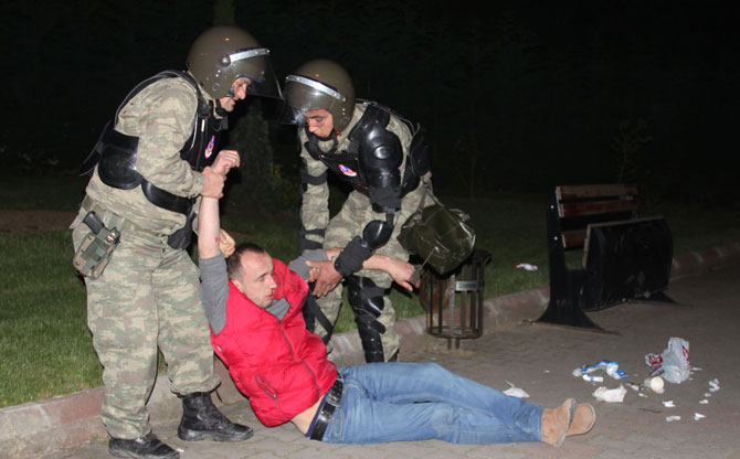 giresundaki-olaylar-jandarma-ve-cevik-kuvvet-mudehalesiyle-son-buldu3.jpg giresundaki-olaylar-jandarma-ve-cevik-kuvvet-mudehalesiyle-son-buldu3.jpg