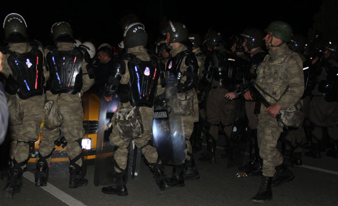 giresundaki-olaylar-jandarma-ve-cevik-kuvvet-mudehalesiyle-son-buldu4.jpg giresundaki-olaylar-jandarma-ve-cevik-kuvvet-mudehalesiyle-son-buldu4.jpg