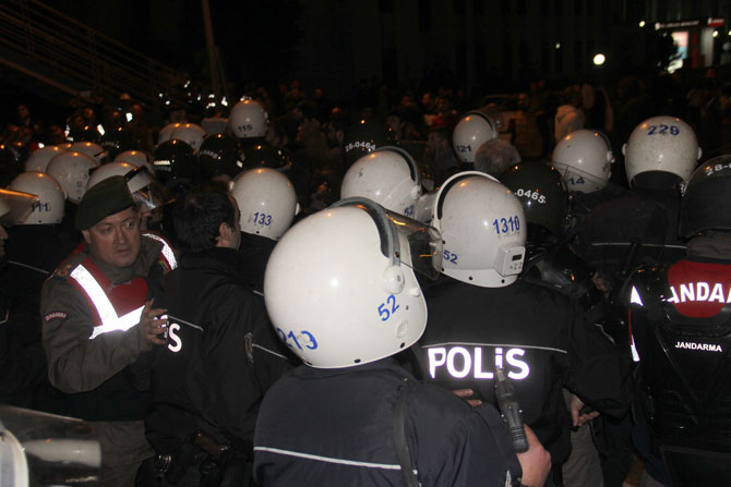 giresundaki-olaylar-jandarma-ve-cevik-kuvvet-mudehalesiyle-son-buldu6.jpg giresundaki-olaylar-jandarma-ve-cevik-kuvvet-mudehalesiyle-son-buldu6.jpg