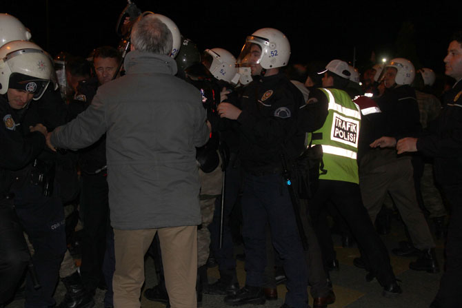 giresundaki-olaylar-jandarma-ve-cevik-kuvvet-mudehalesiyle-son-buldu7.jpg giresundaki-olaylar-jandarma-ve-cevik-kuvvet-mudehalesiyle-son-buldu7.jpg