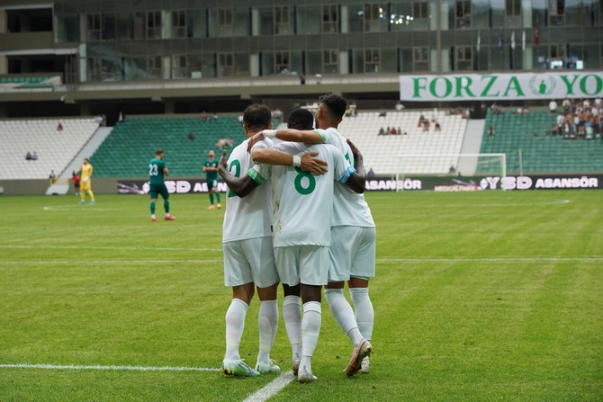 giresunspor-caykur-rizespor-hazirlik-maci-4.jpg