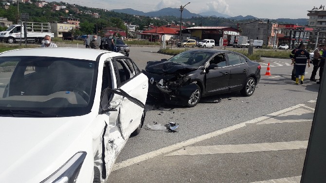 giresunun-eynesil-ilcesinde-rize-plakali-otomobilin-karistigi-trafik-kazasinda-4-kisi-yaralandi-(2).jpg